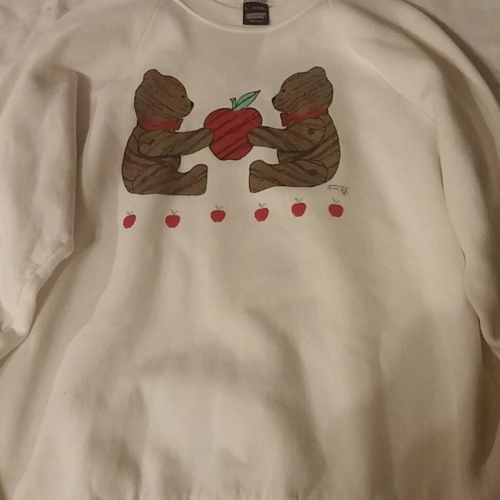 Vintage white screen stars bear and apple sweater